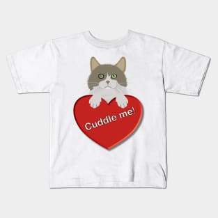 Cat resting on a heart Kids T-Shirt